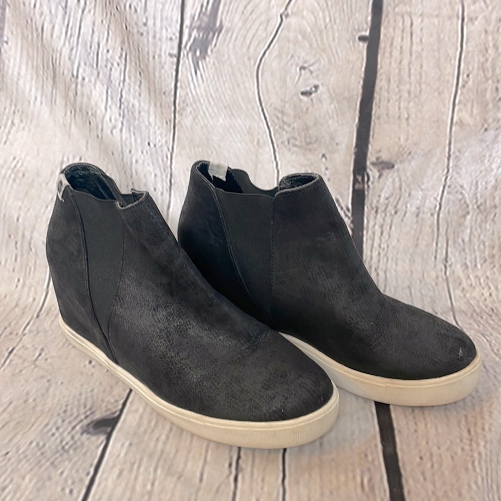 Coconuts By Matisse Black Wedged Heel Slip-On Sneakers Size 7.5